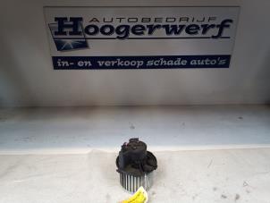 Usagé Moteur de ventilation chauffage Peugeot 307 (3A/C/D) 2.0 HDi 90 Prix € 25,00 Règlement à la marge proposé par Autobedrijf Hoogerwerf