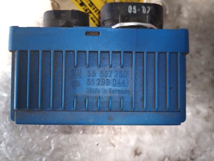Glow plug relay Opel Corsa 55557760 Autobedrijf Hoogerwerf