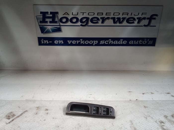 Usados Interruptor de ventanilla eléctrica Volkswagen Bora (1J2) 1.9 TDI 100 Precio € 20,00 Norma de margen ofrecido por Autobedrijf Hoogerwerf