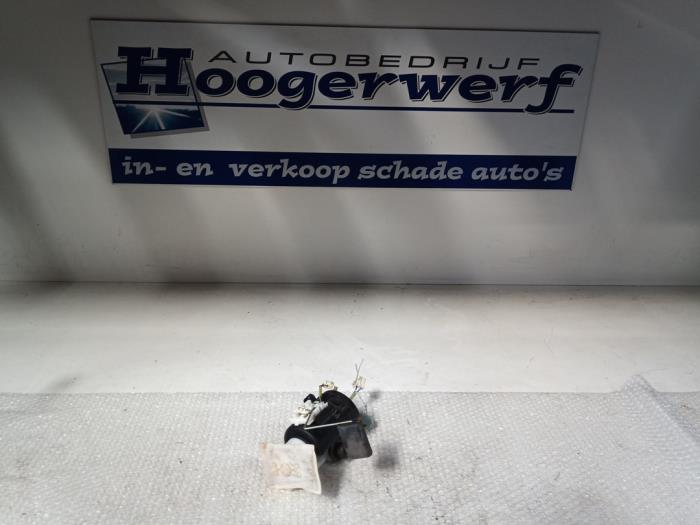 Usagé Pompe essence Hyundai Matrix 1.6 16V Prix € 40,00 Règlement à la marge proposé par Autobedrijf Hoogerwerf