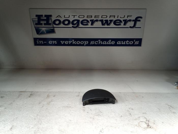 Begagnade Klocka Opel Corsa C (F08/68) 1.2 16V Pris € 25,00 Marginaltabell erbjuds av Autobedrijf Hoogerwerf
