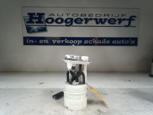 Used Electric fuel pump Renault Twingo II (CN) 1.2 Price € 25,00 Margin scheme offered by Autobedrijf Hoogerwerf