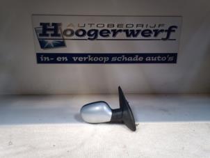 Usados Retrovisor externo derecha Renault Megane (EA) 1.6 16V Sport Precio € 30,00 Norma de margen ofrecido por Autobedrijf Hoogerwerf