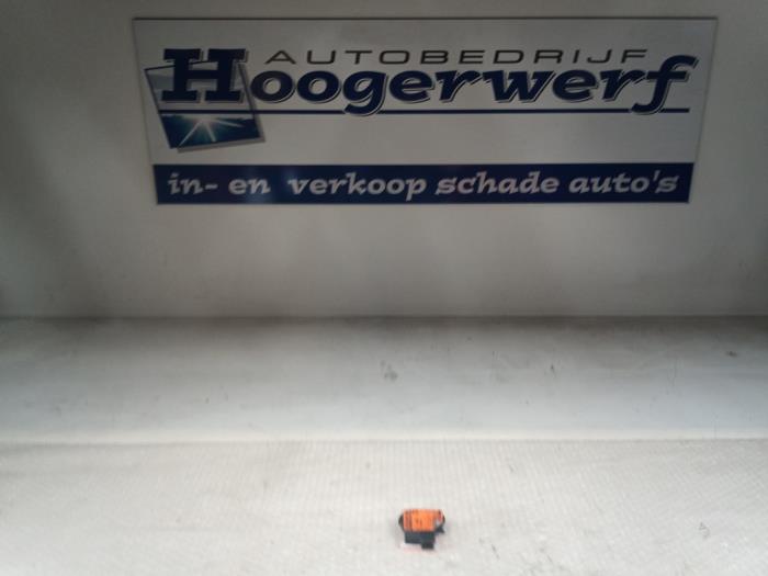 Usados Interruptor de ventanilla eléctrica Citroen C3 (FC/FL/FT) 1.4 HDi Precio € 15,00 Norma de margen ofrecido por Autobedrijf Hoogerwerf