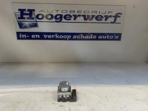 Usados Bomba ABS Chevrolet Spark 1.0 16V Bifuel Precio € 50,00 Norma de margen ofrecido por Autobedrijf Hoogerwerf