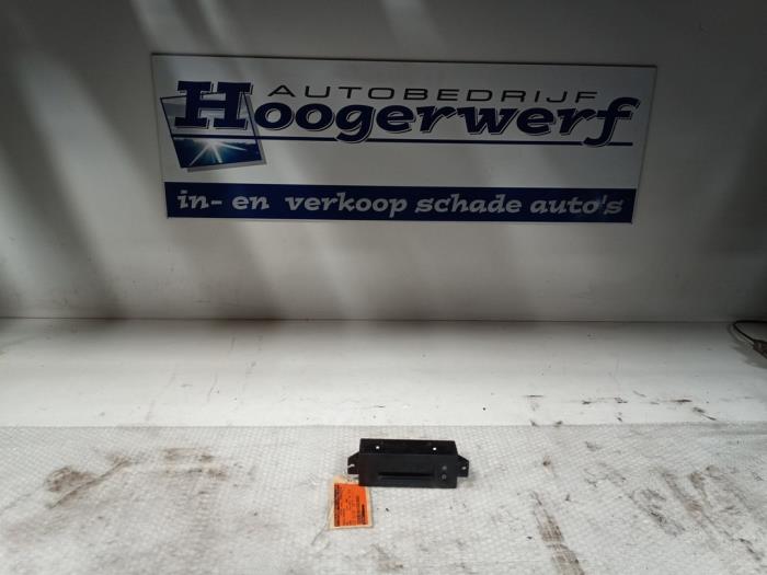 Begagnade Innerdisplay Opel Corsa D 1.2 16V Pris € 40,00 Marginaltabell erbjuds av Autobedrijf Hoogerwerf