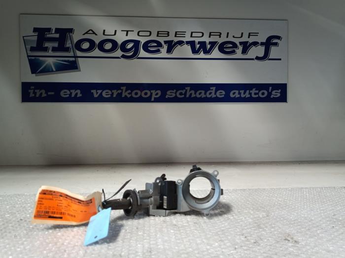 Ignition lock + key from a Opel Corsa D 1.2 16V 2007