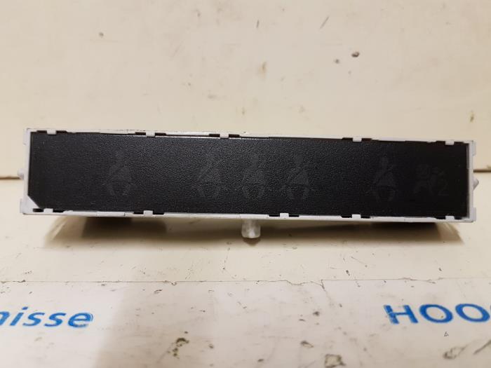 Begagnade Innerdisplay Peugeot 207/207+ (WA/WC/WM) 1.4 16V VTi Pris € 10,00 Marginaltabell erbjuds av Autobedrijf Hoogerwerf