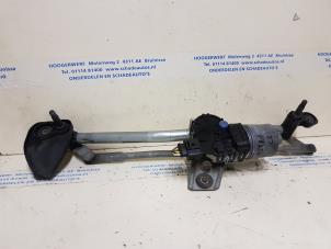 Used Wiper motor + mechanism Opel Astra H Twin Top (L67) 1.6 16V Price € 40,00 Margin scheme offered by Autobedrijf Hoogerwerf