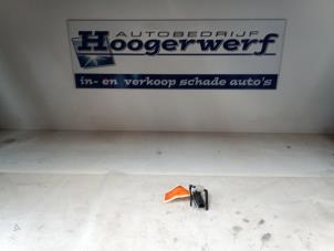 Używane Pompa spryskiwacza przód Mercedes B-Klasse Cena € 10,00 Procedura marży oferowane przez Autobedrijf Hoogerwerf