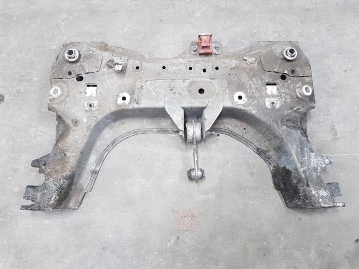 Subframe from a Renault Clio IV Estate/Grandtour (7R) 1.5 Energy dCi 75 FAP 2013