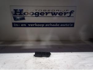 Używane Przelacznik elektrycznej szyby Chrysler Grand Cherok Cena € 30,00 Procedura marży oferowane przez Autobedrijf Hoogerwerf