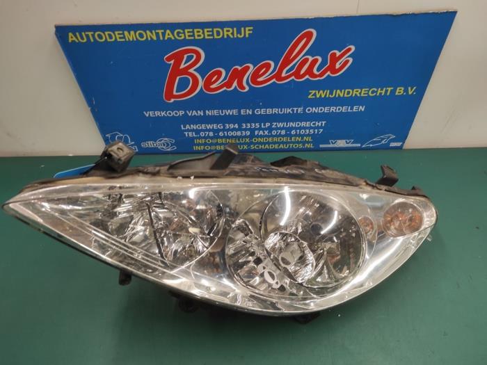 Usagé Reflektor lewy Peugeot 307 CC (3B) 2.0 16V Prix sur demande proposé par Benelux Zwijndrecht B.V.