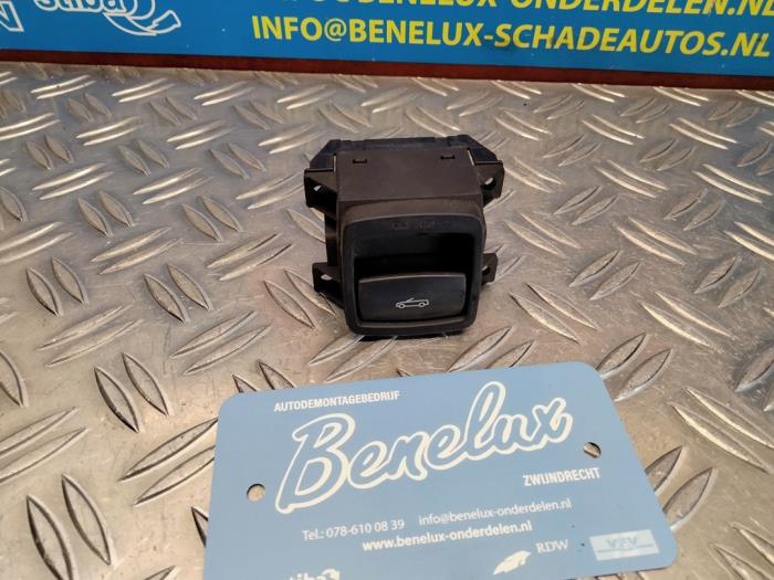 Używane Sterowanie dachu cabrio BMW 3 serie (E93) 335i 24V Cena na żądanie oferowane przez Benelux Zwijndrecht B.V.