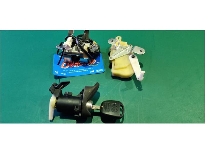 Tailgate lock mechanism Toyota Yaris 1.3 16V VVTi N0501002