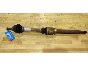 Used Front drive shaft, right Ford Focus 2 Wagon 1.6 TDCi 16V 100 Price on request offered by Benelux Zwijndrecht B.V.