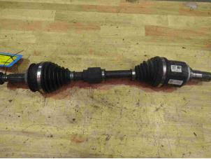 Used Front drive shaft, left Toyota Auris (E15) 1.8 16V HSD Full Hybrid Price on request offered by Benelux Zwijndrecht B.V.