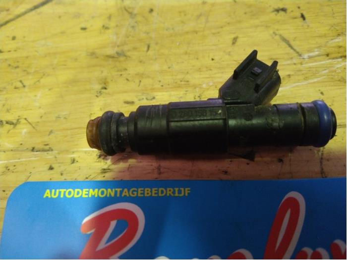 Injektor (Benzineinspritzung) van een Ford Fiesta 5 (JD/JH) 2.0 16V ST150 2005