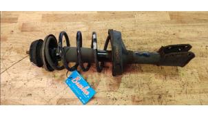 Used Front shock absorber rod, left Renault Clio II (BB/CB) 1.2 16V Price on request offered by Benelux Zwijndrecht B.V.