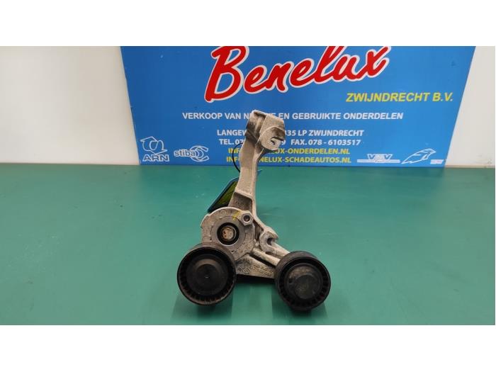 Usagé Support dynamo haut Renault Kangoo/Grand Kangoo (KW) 1.2 16V TCE Prix sur demande proposé par Benelux Zwijndrecht B.V.