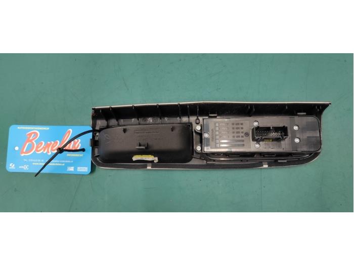 Electric window switch from a Volvo S40 (MS) 2.0 D 16V 2004