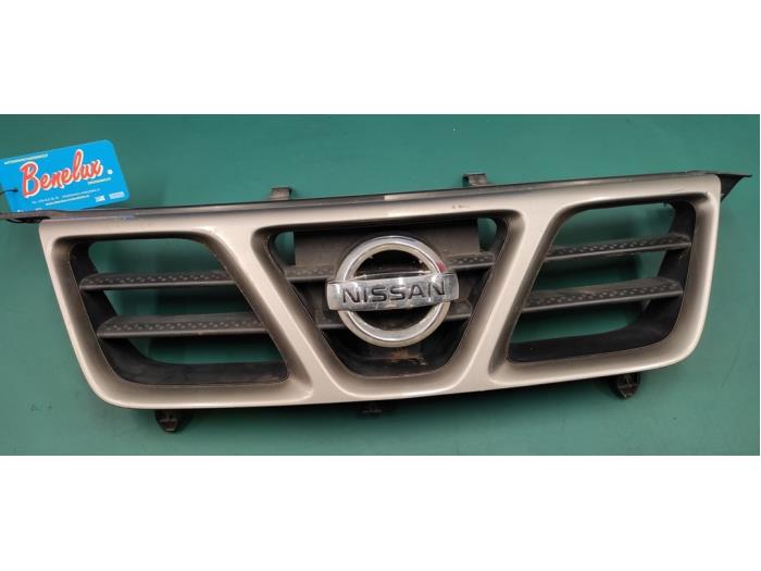 Używane Grill Nissan X-Trail (T30) 2.2 Di 4x2 Cena na żądanie oferowane przez Benelux Zwijndrecht B.V.