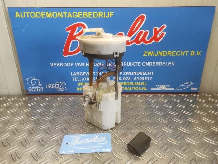 Used Petrol pump Opel Agila (B) 1.0 12V Price € 50,00 Margin scheme offered by Benelux Zwijndrecht B.V.