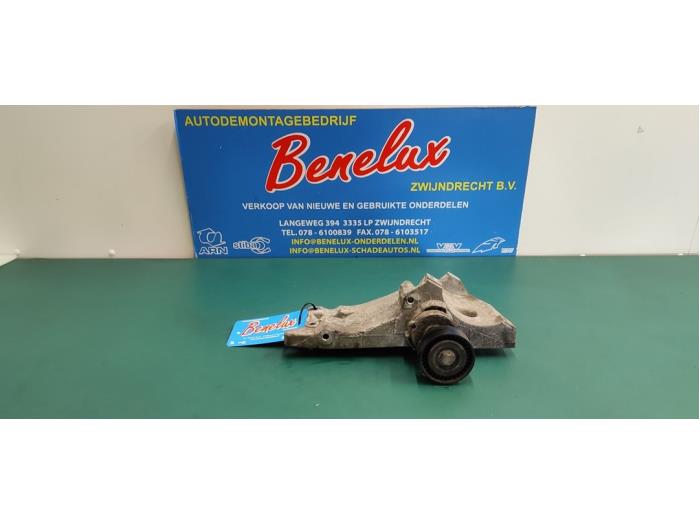 Usagé Support dynamo haut Seat Ibiza IV (6J5) 1.4 16V Prix sur demande proposé par Benelux Zwijndrecht B.V.
