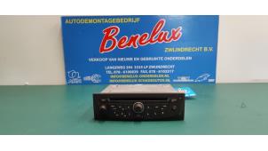 Usados Reproductor de CD y radio Renault Scénic II (JM) 1.6 16V Precio de solicitud ofrecido por Benelux Zwijndrecht B.V.
