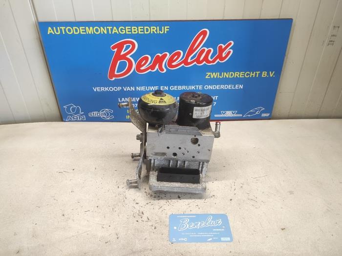 Usagé Pompe ABS Mercedes E (W211) 2.6 E-240 V6 18V Prix € 450,00 Règlement à la marge proposé par Benelux Zwijndrecht B.V.