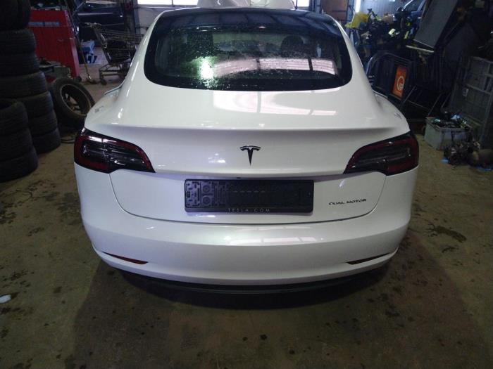 Pare-chocs arrière d'un Tesla Model 3 EV AWD 2019