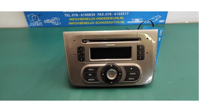 Radio CD Spieler van een Alfa Romeo MiTo (955) 1.6 JTDm 16V 2008