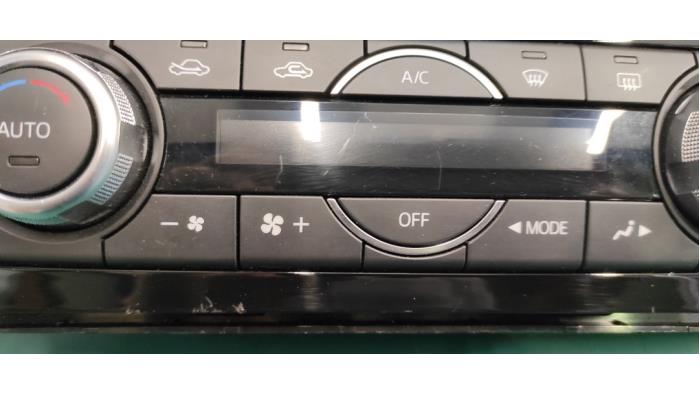 Heater control panel from a Mazda CX-3 2.0 SkyActiv-G 155 AWD 2015