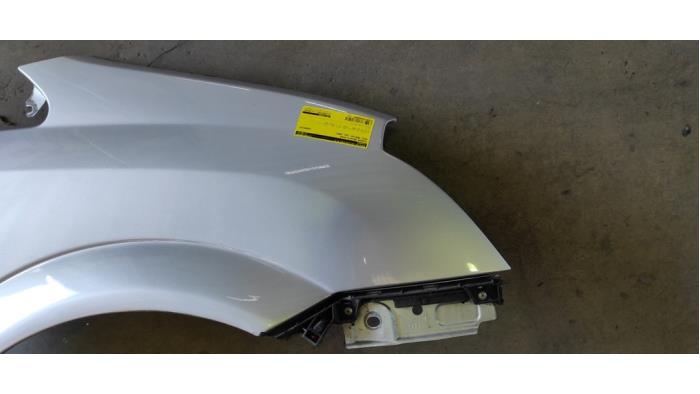Front wing, right from a Opel Meriva 1.6 2003