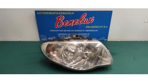 Used Headlight, right Chrysler Voyager/Grand Voyager (RG) 2.8 CRD 16V Autom. Price on request offered by Benelux Zwijndrecht B.V.