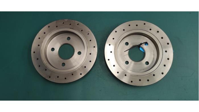 Brake disc + block back from a Ford Fiesta 5 (JD/JH) 2.0 16V ST150 2005