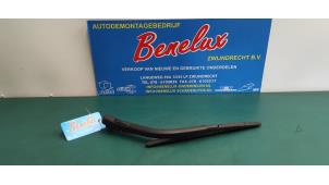 Used Rear wiper arm Dacia Logan MCV (KS) 1.4 Price on request offered by Benelux Zwijndrecht B.V.