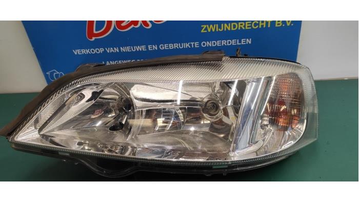 Scheinwerfer links van een Opel Astra G Caravan (F35) 1.6 16V 2000
