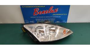 Used Headlight, right Ford Focus 1 Wagon 1.6 16V Price on request offered by Benelux Zwijndrecht B.V.