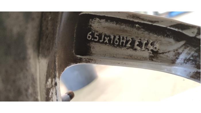 Wheel from a Skoda Octavia Combi (5EAC) 1.6 TDI Greenline 16V 2016