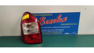 Używane Tylne swiatlo pozycyjne lewe Opel Zafira (F75) Cena na żądanie oferowane przez Benelux Zwijndrecht B.V.