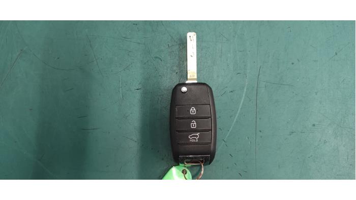 Ignition lock + key from a Kia Picanto (JA) 1.0 12V 2019