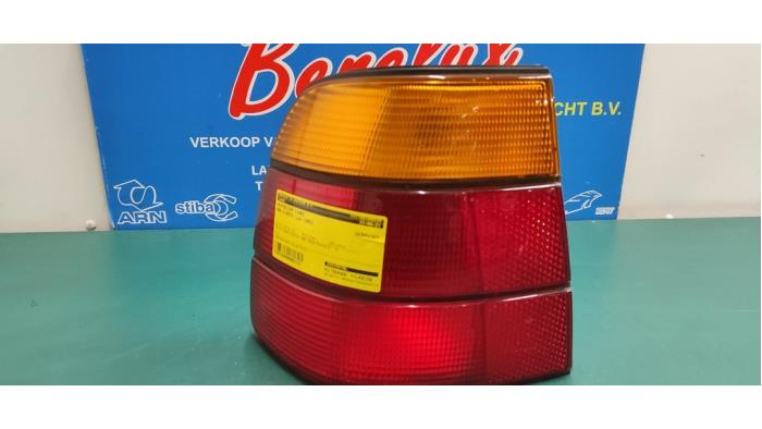 Taillight, left from a BMW 5 serie Touring (E34) 520i 24V 1993