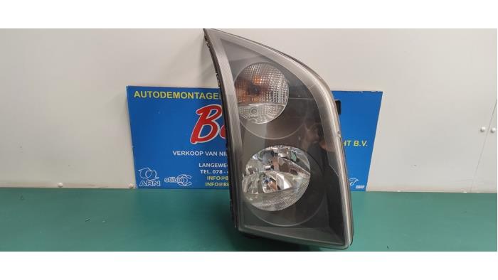 Headlight, right from a Volkswagen Crafter 2.0 TDI 2012