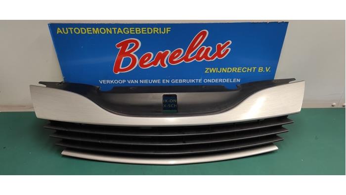 Begagnade Grill Renault Laguna II (BG) 1.8 16V Pris på förfrågan erbjuds av Benelux Zwijndrecht B.V.
