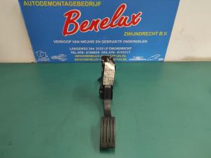 Used Accelerator pedal Ford Focus 2 Wagon 1.6 TDCi 16V 110 Price on request offered by Benelux Zwijndrecht B.V.