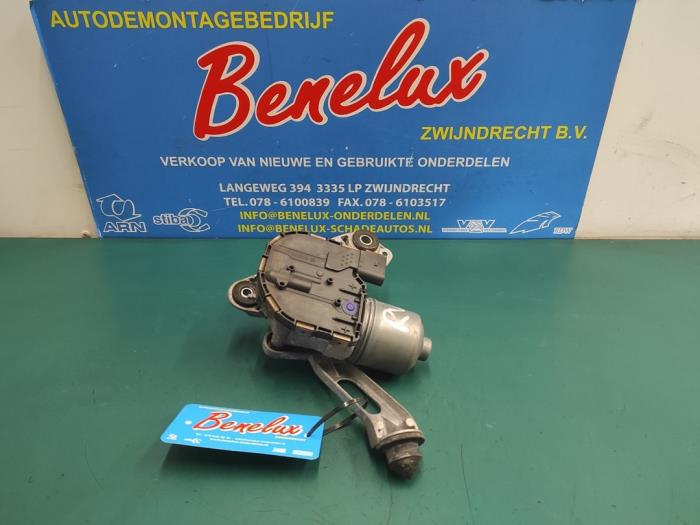 Front wiper motor from a Ford Focus 2 Wagon 1.6 TDCi 16V 110 2009