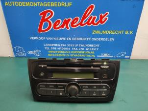 Używane Radioodtwarzacz CD Mitsubishi Space Star (A0) 1.0 12V Cena na żądanie oferowane przez Benelux Zwijndrecht B.V.
