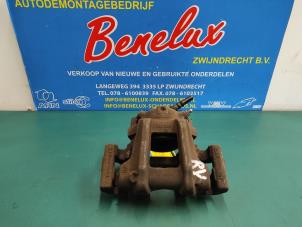 Used Front brake calliper, right BMW 1 serie (F20) 118i 1.6 16V Price on request offered by Benelux Zwijndrecht B.V.