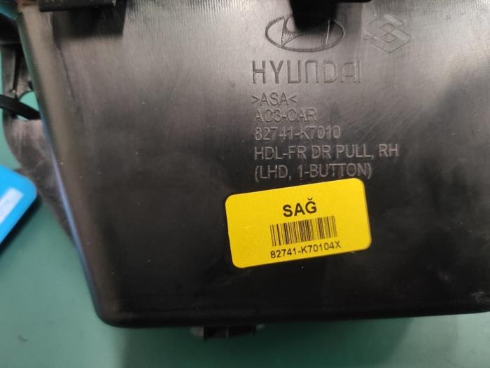 Przelacznik elektrycznej szyby z Hyundai i10 1.0 12V 2020